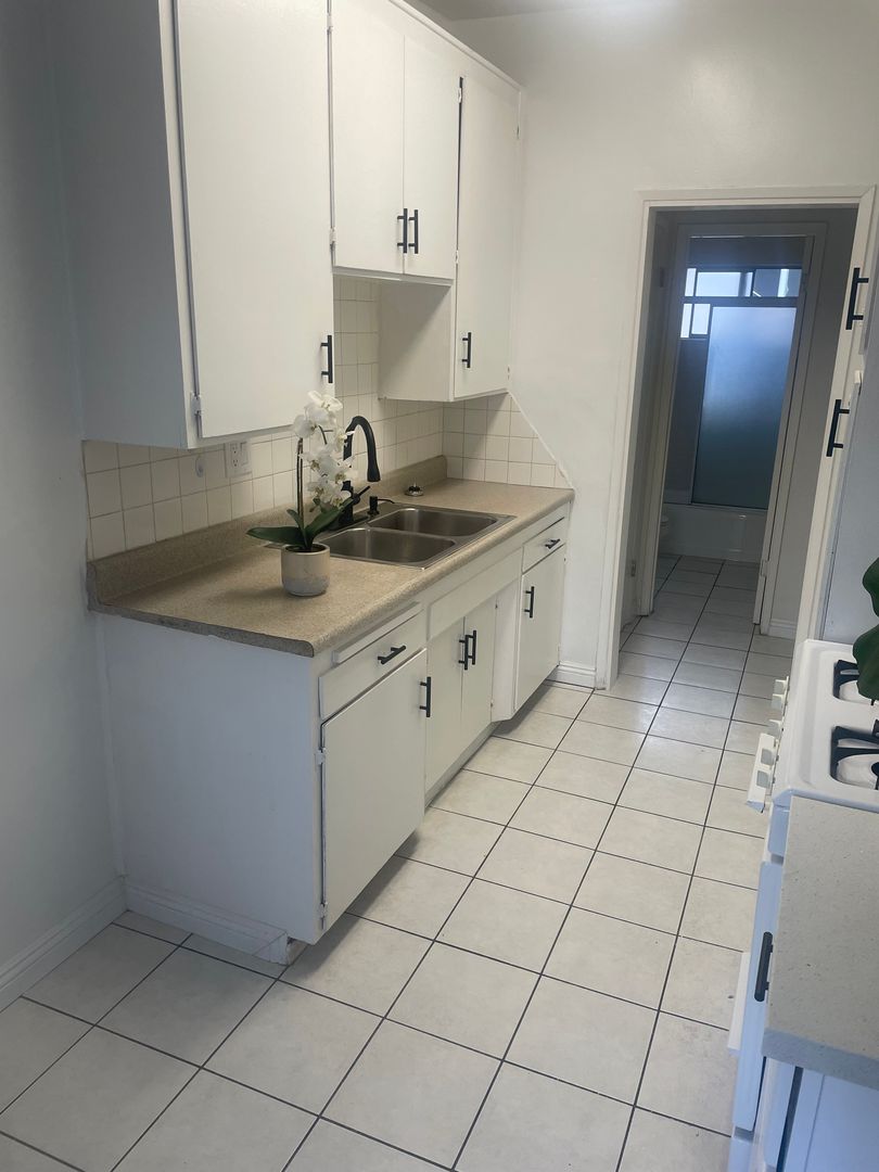 Garden Grove Apartment: 11621 & 11631 Stuart Dr.