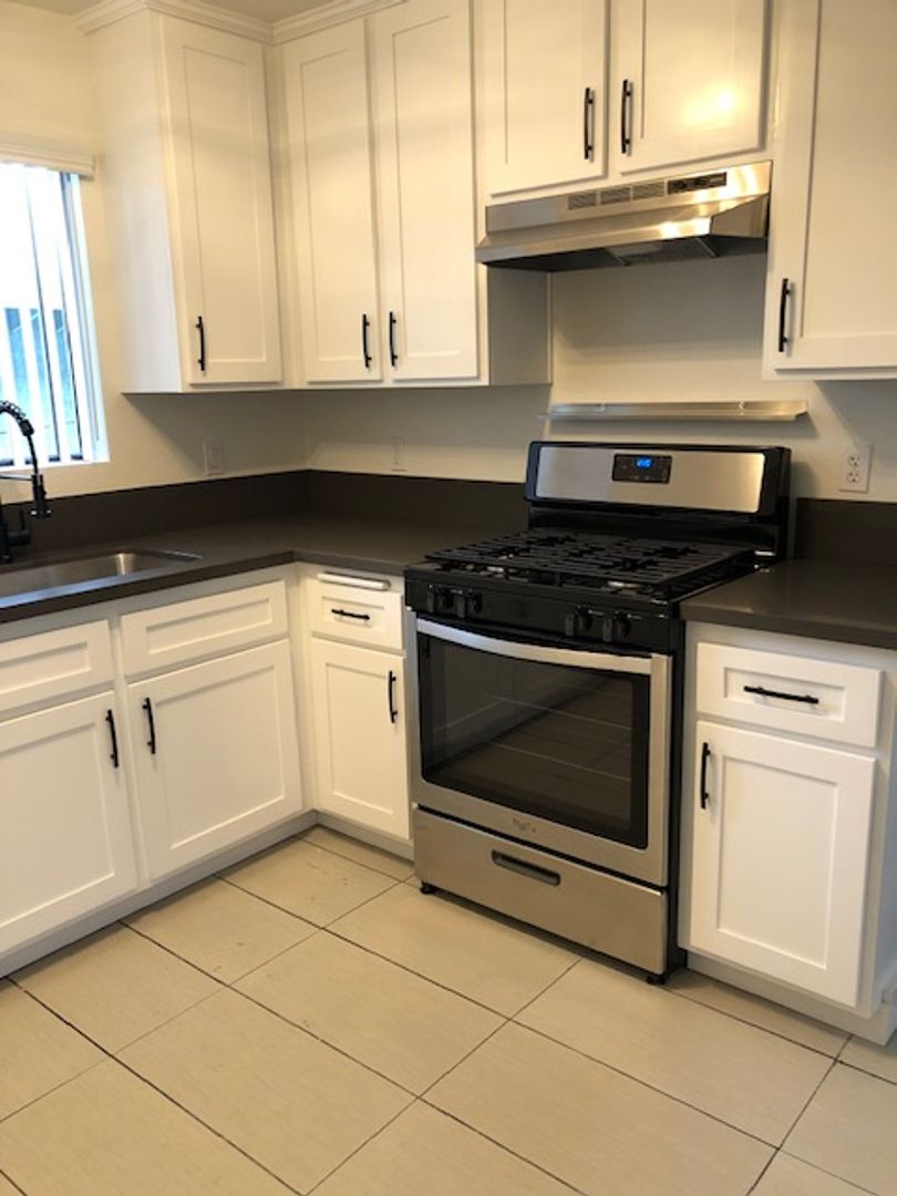 Long Beach Apartment: 1015 E. 5th St.