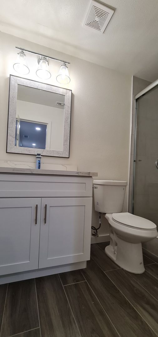 Newly Renovated 3 Bedroom Home in Orange 10 of 12