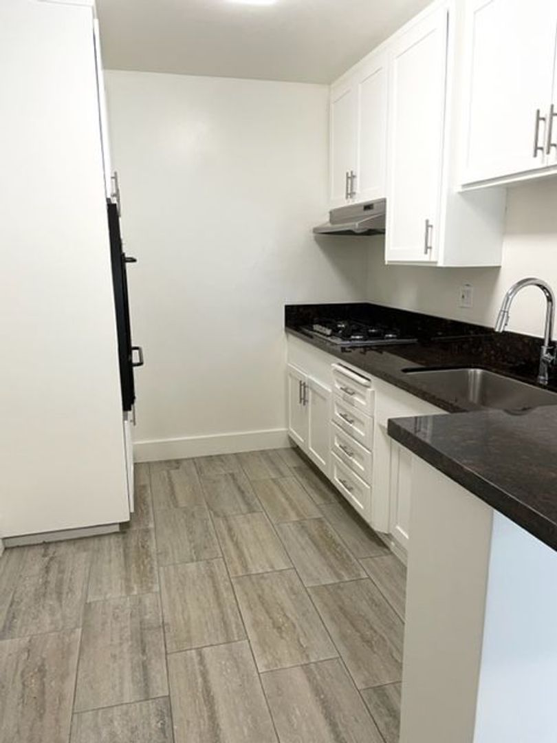 Lakewood Apartment: 2616 Green Meadow Rd.
