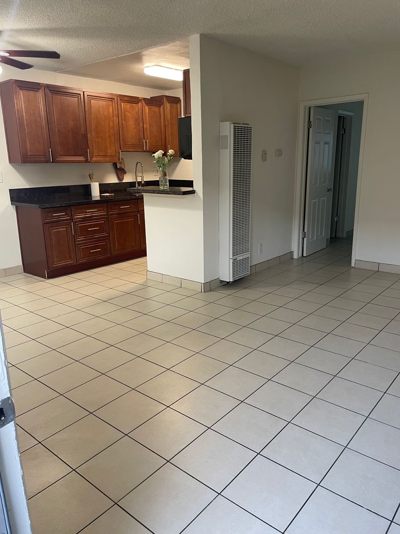 Beautiful 1 Bedroom Apartment In Anaheim-Downstairs unit 2 of 12