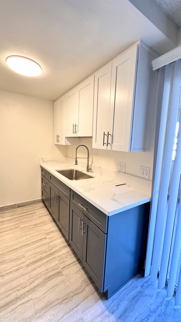 Santa Ana Apartment: 810 N. Minter St.