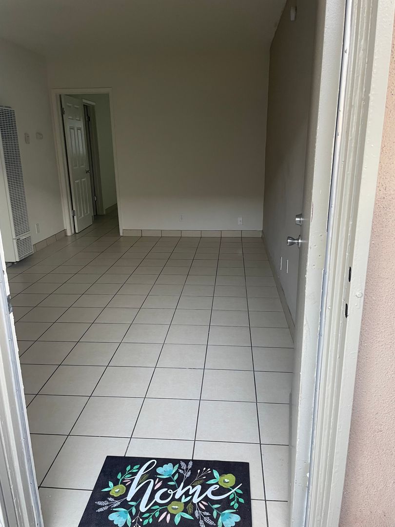 Beautiful 1 Bedroom Apartment In Anaheim-Downstairs unit 12 of 12