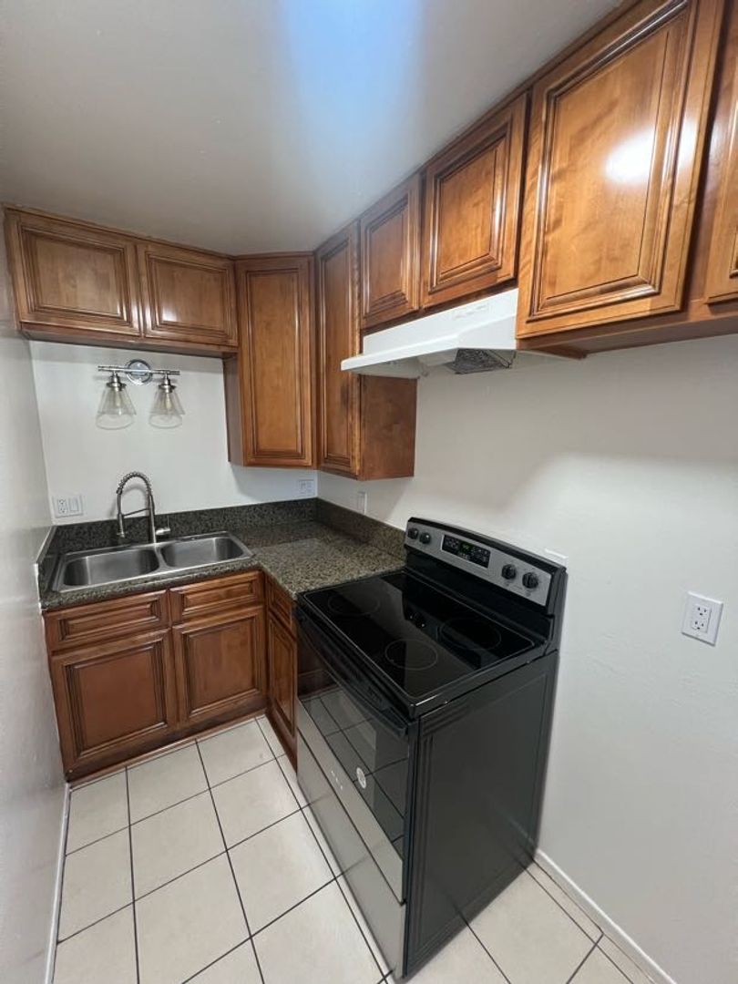 Santa Ana Apartment: 315 E. Washington Ave.