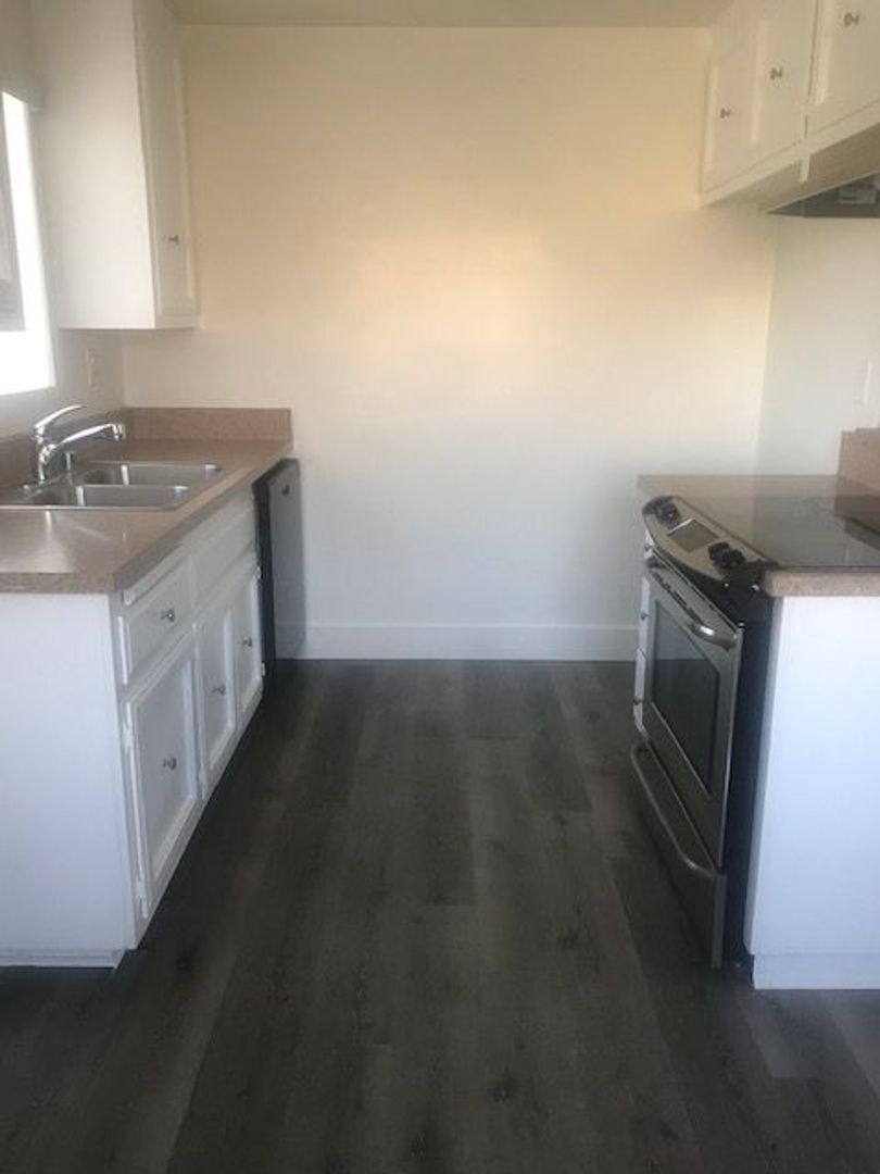 Los Alamitos Apartment: 4260 Green Ave.