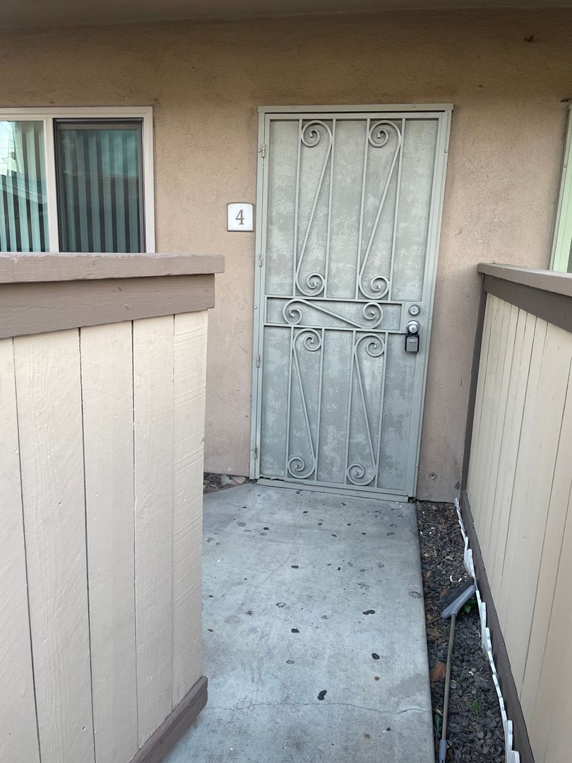 Beautiful 1 Bedroom Apartment In Anaheim-Downstairs unit 11 of 12