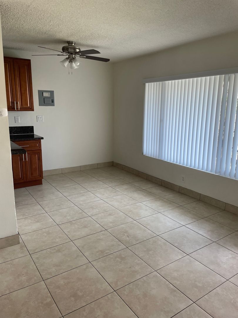 Beautiful 1 Bedroom Apartment In Anaheim-Downstairs unit 4 of 12