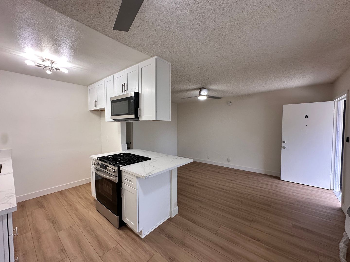 Anaheim Apartment: 2113 S. Mallul Dr.