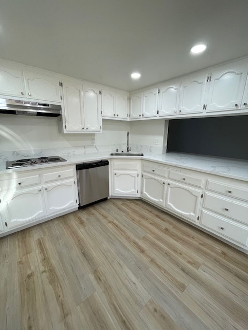 Los Alamitos Apartment: 4260 Green Ave.