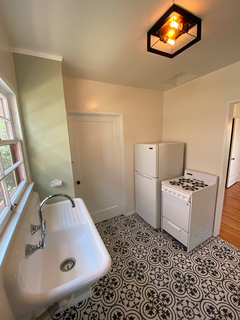 Los Angeles Apartment: 2216-2220 Echo Park Ave.