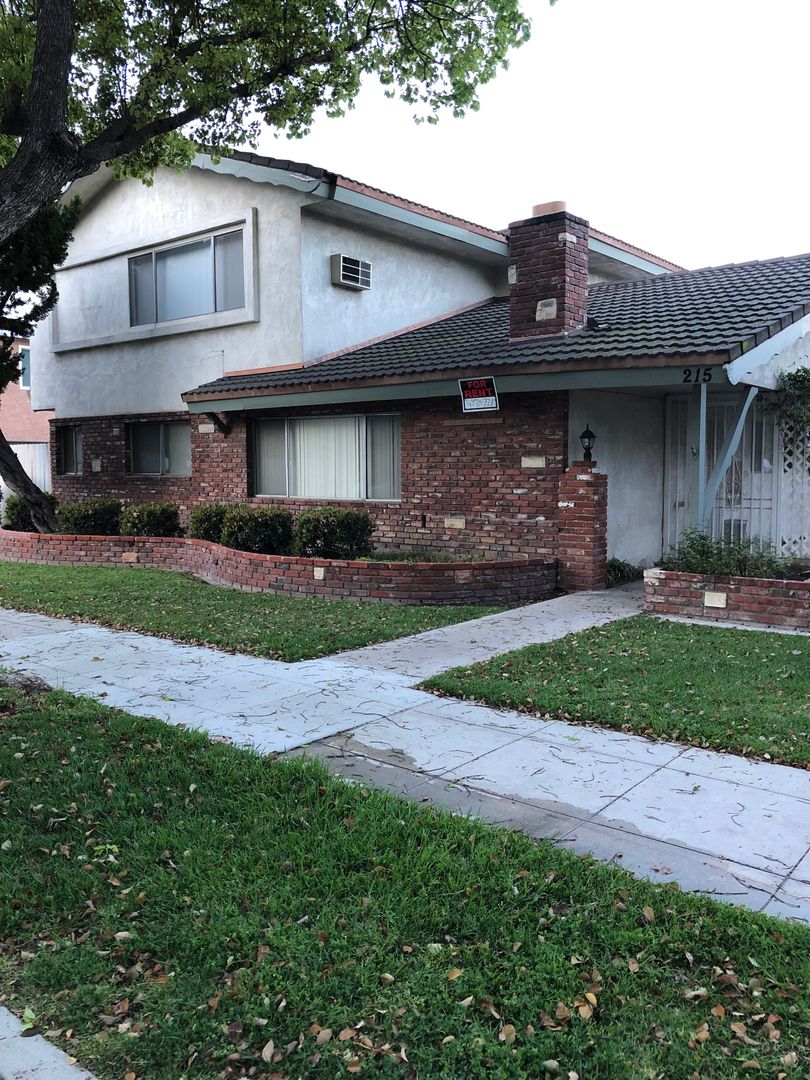 Anaheim Apartment: 211 & 215 S. Melrose St.