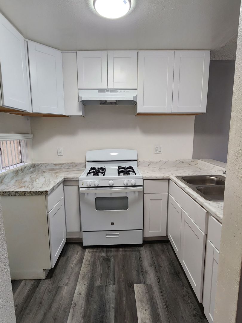 Santa Ana Apartment: 1601 W. Civic Center Drive