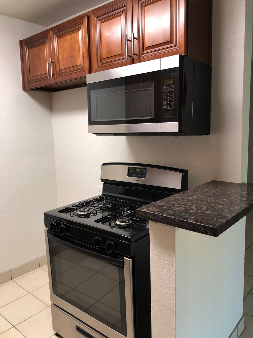 Anaheim Apartment: 525 & 533 S. East St.