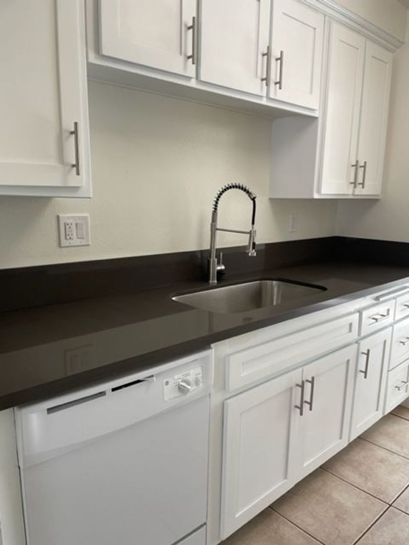 Los Alamitos Apartment: 4381-4391 Howard Ave.