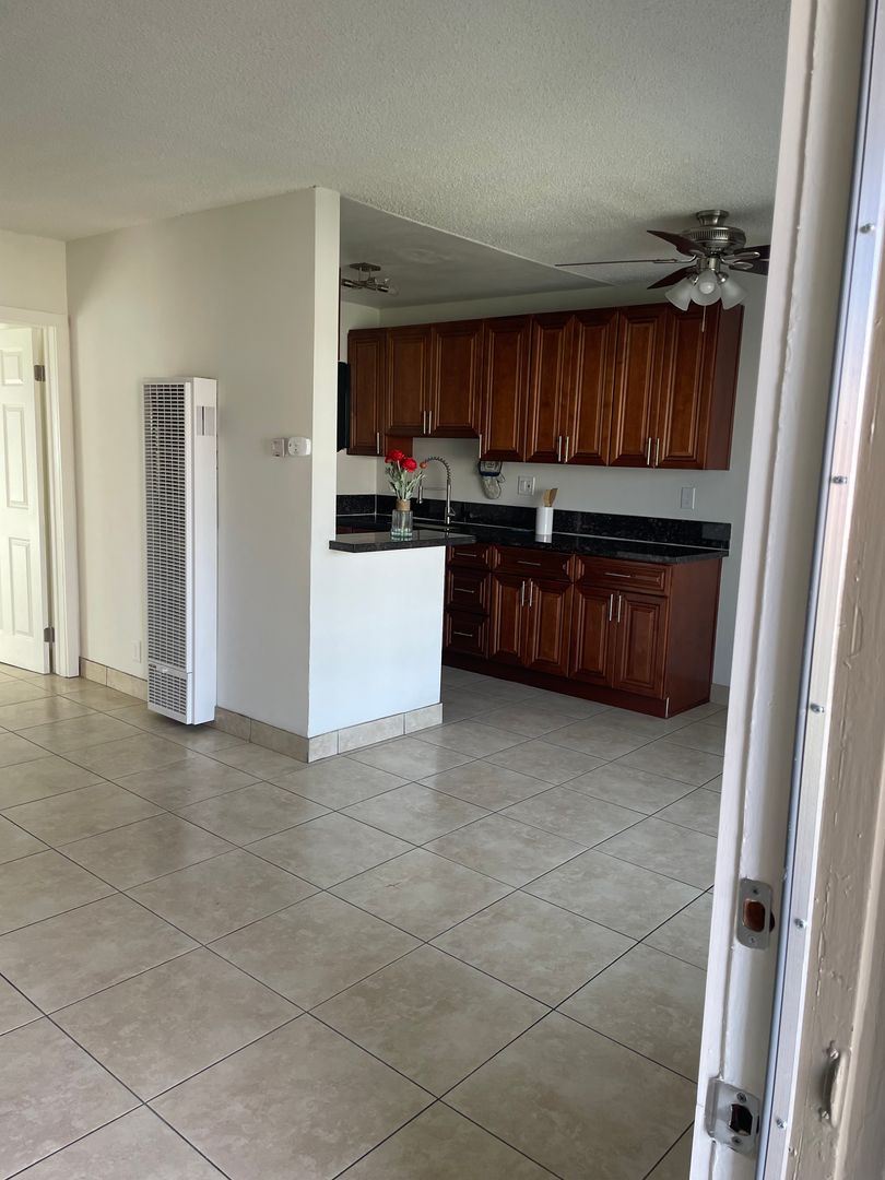 Anaheim Apartment: 549 & 555 S. East St.