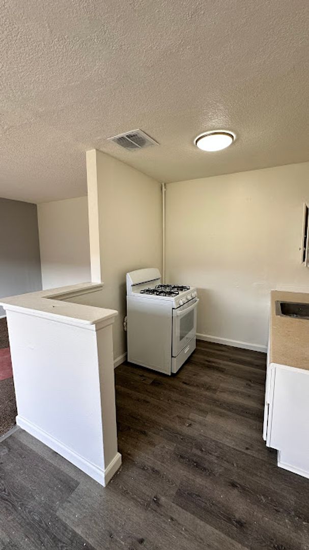 Santa Ana Apartment: 717 & 721 S. Townsend Street