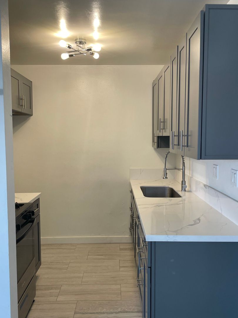 Anaheim Apartment: 525 & 533 S. East St.