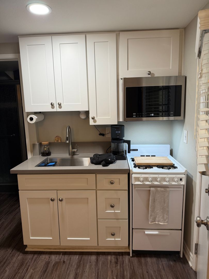 Laguna Beach Apartment: 374 Cypress Drive