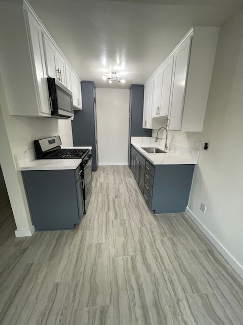 Lakewood Apartment: 4119 Levelside Ave.