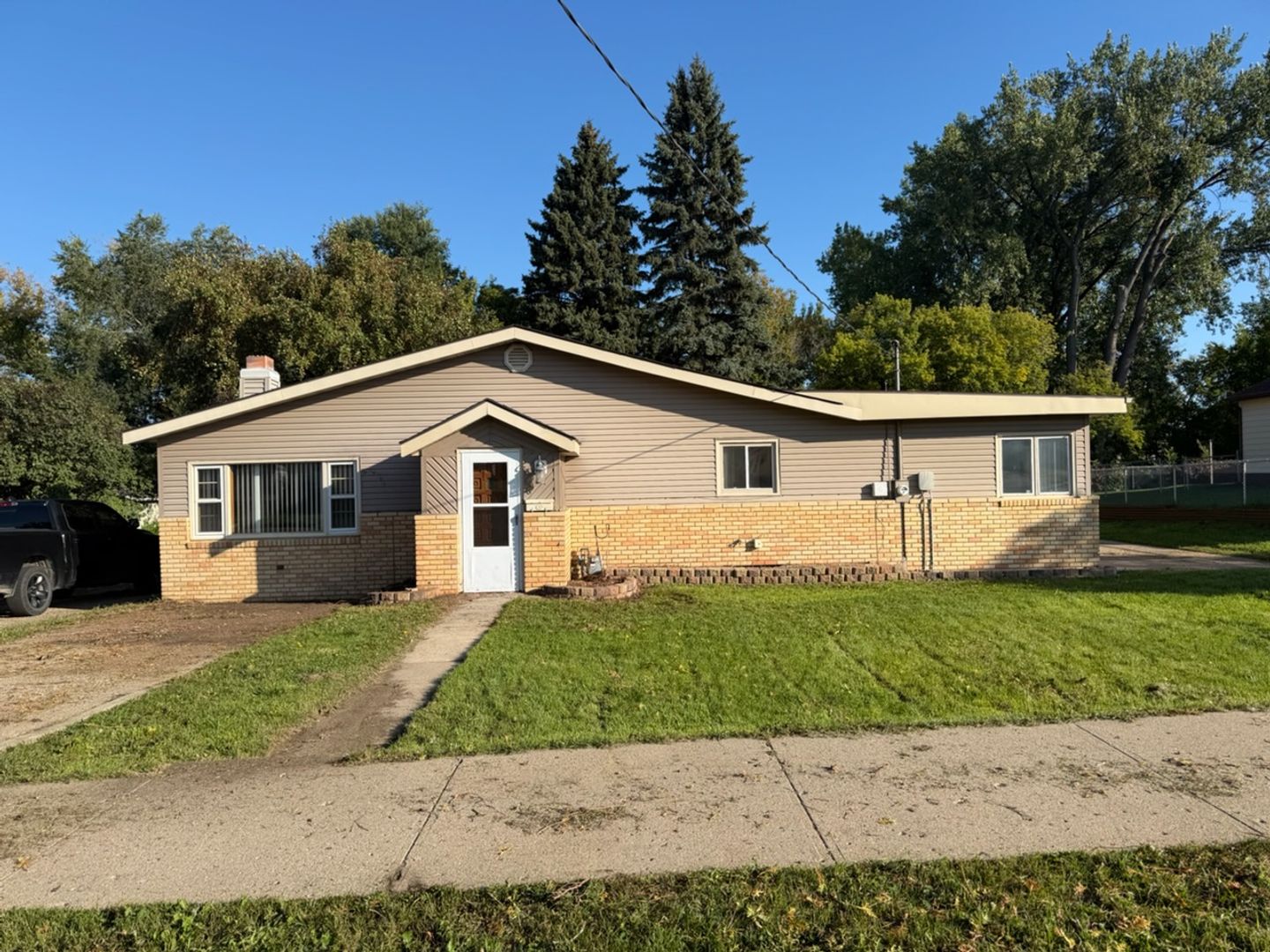 Minot House: 306 15th Ave SW