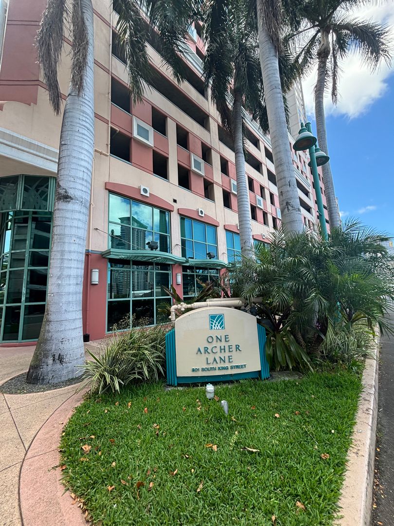 Honolulu Condo: 801 S. King Street #2507