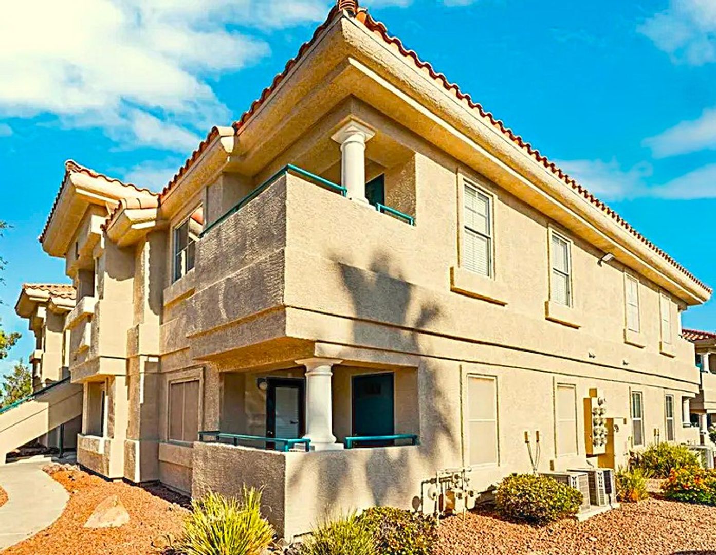 Henderson House: 392 Manti Pl #392