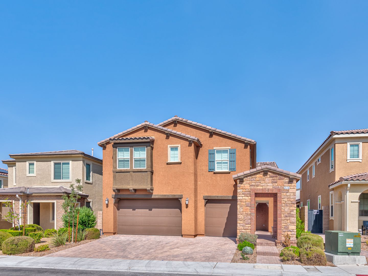 Henderson House: 2174 Tortona