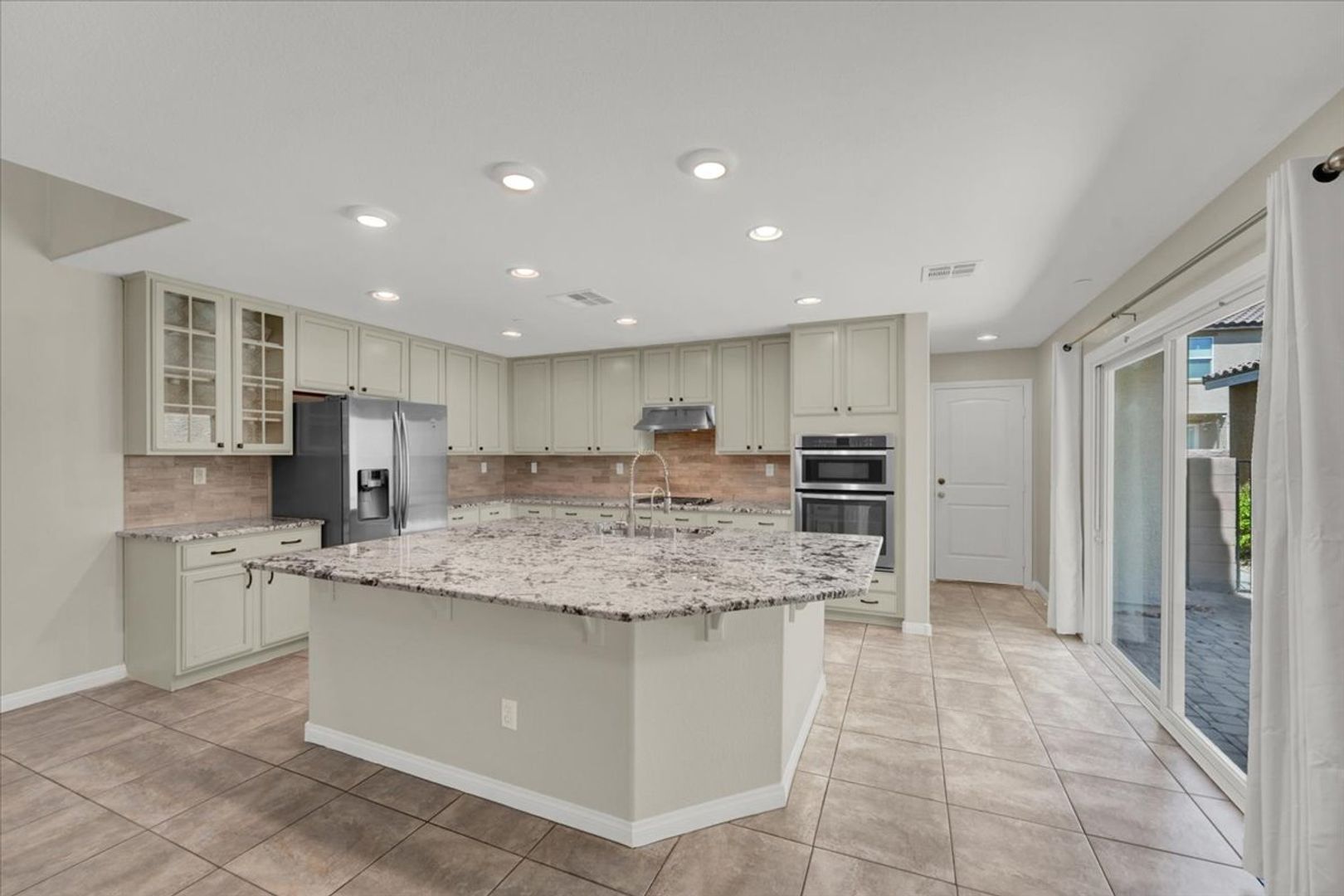 Henderson House: 2331  Via Alicante