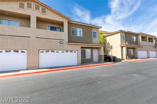 Henderson Townhouse w/2 car garage – photo 1
