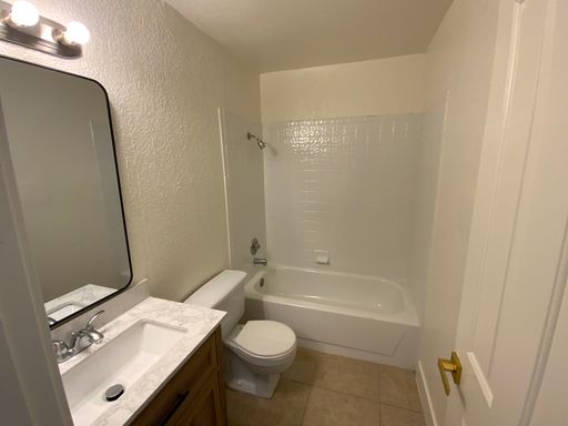 3 Bedrooms 2 Bathrooms Apartment for Rent! – photo 1
