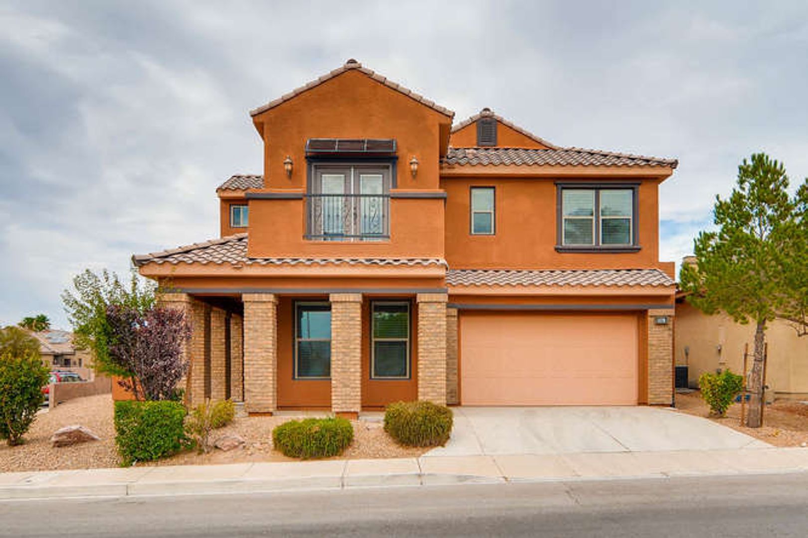 Henderson House: 1178 Olivia Parkway