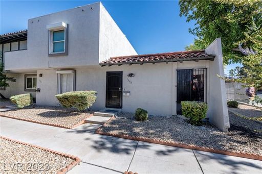 Cute Single Story Townhome – photo 1