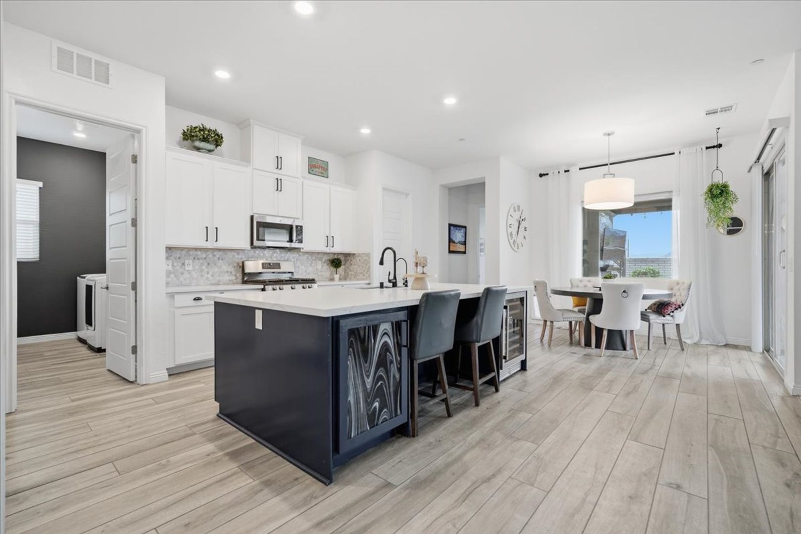 Henderson House: 246 Tallis Hills Ave