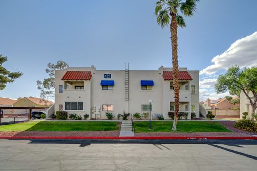 Move-In Ready Condo Near Summerlin! – photo 1