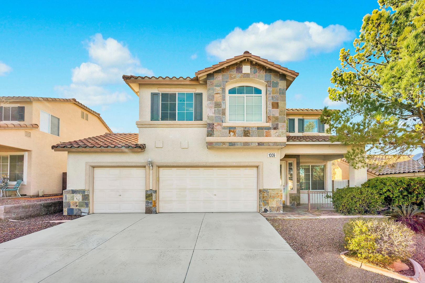 Henderson House: 1009 Black Olive