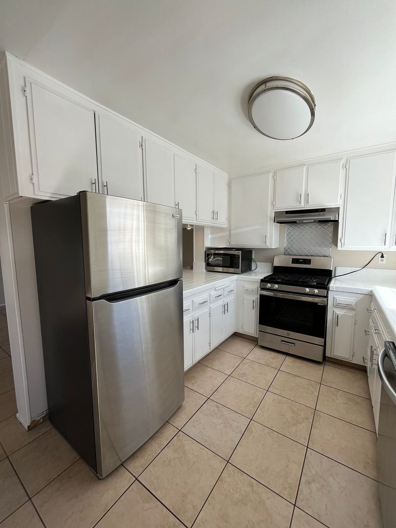 San Diego Apartment: 4445 Fanuel St