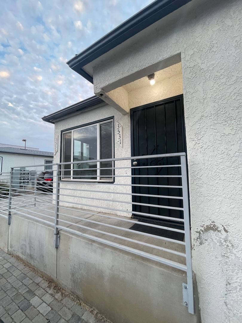 San Diego Apartment: 3531 Del Rey