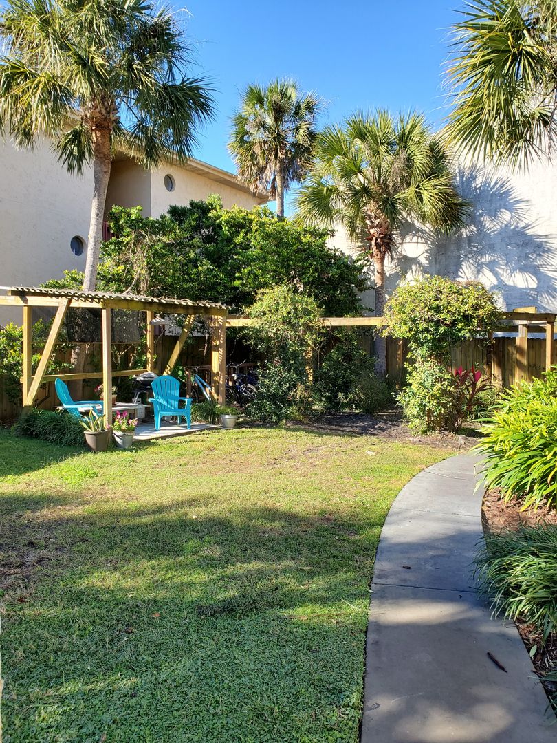 Jacksonville Beach House: 530 2nd St #1