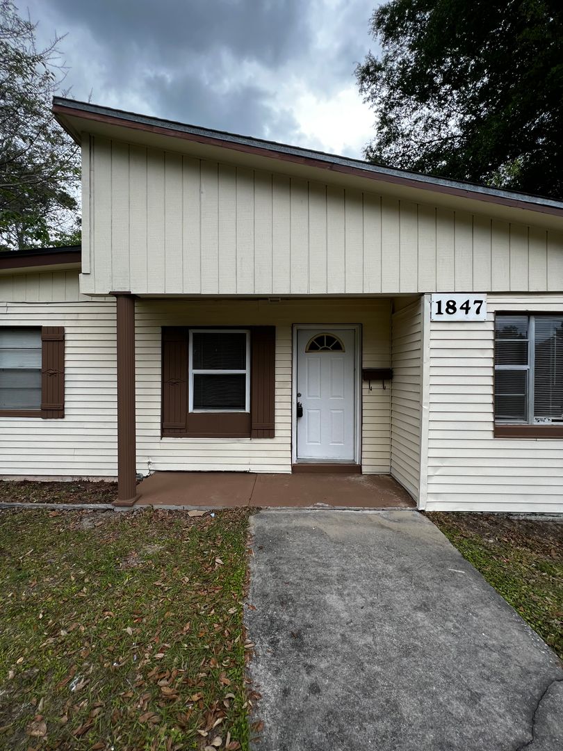 Jacksonville House: 1847 Loyola Drive