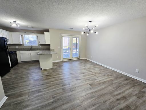 Large 1BR-Ground Level's Image