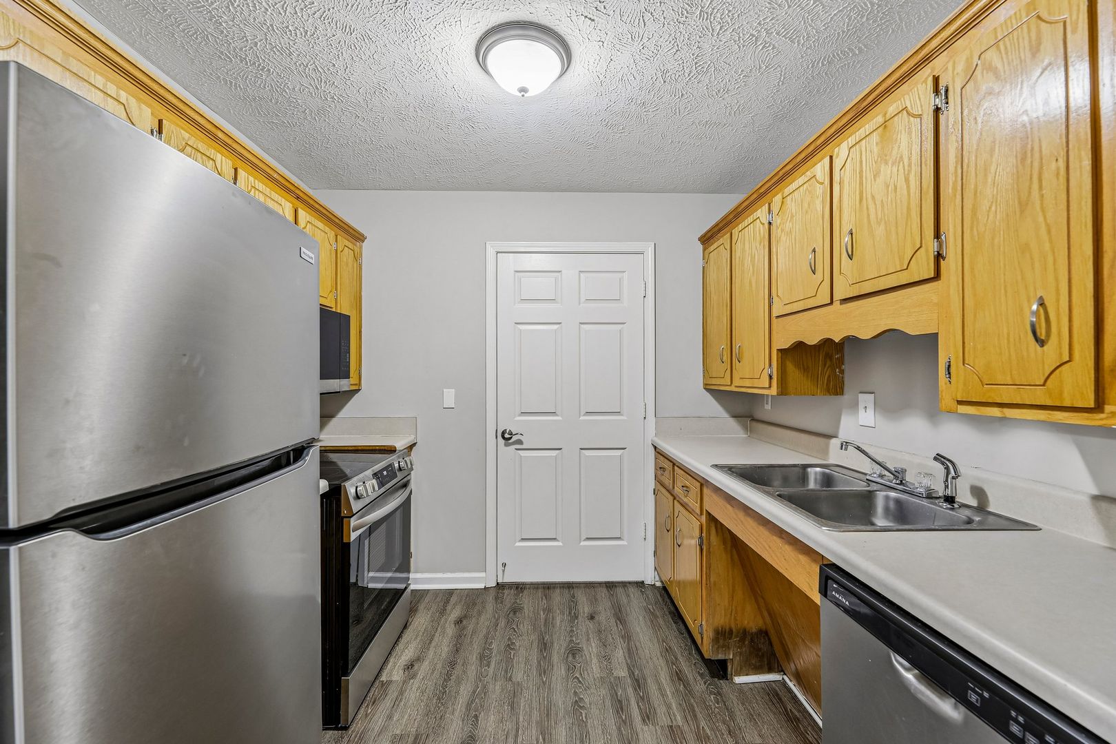 Clarksville Apartment: 550 New south Drive