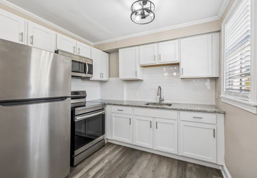 Amazing 2br1b Newly Renovated Apartments for Move in!'s Image