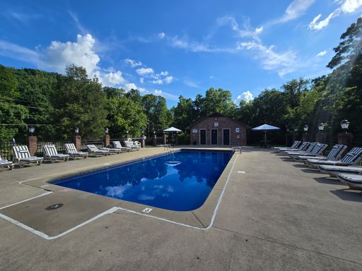 Beautiful 2BR/1BA ground level!'s Image