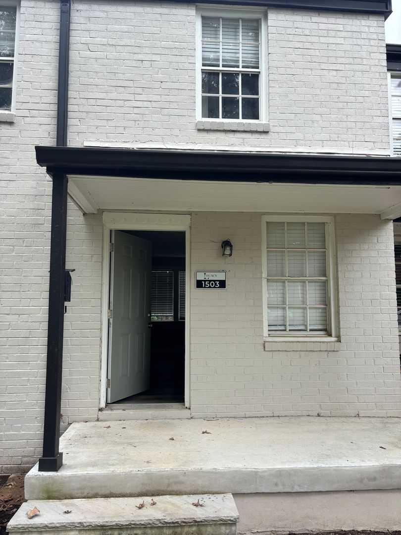 Kingsport Apartment: 1535 Fort Henry Drive