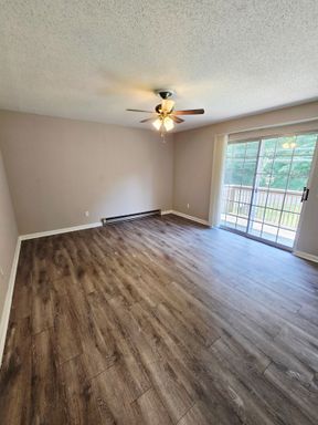 Beautiful 1BR/1BA ground level!'s Image