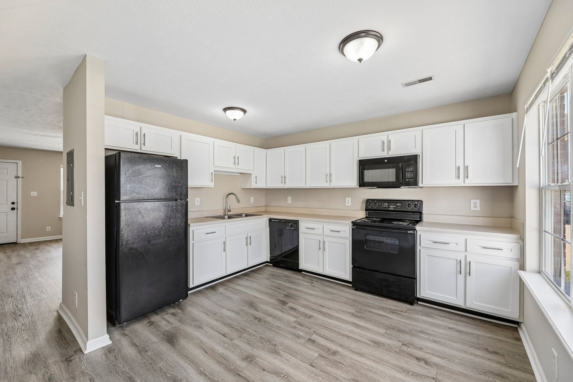 Clarksville Apartment: 550 New south Drive