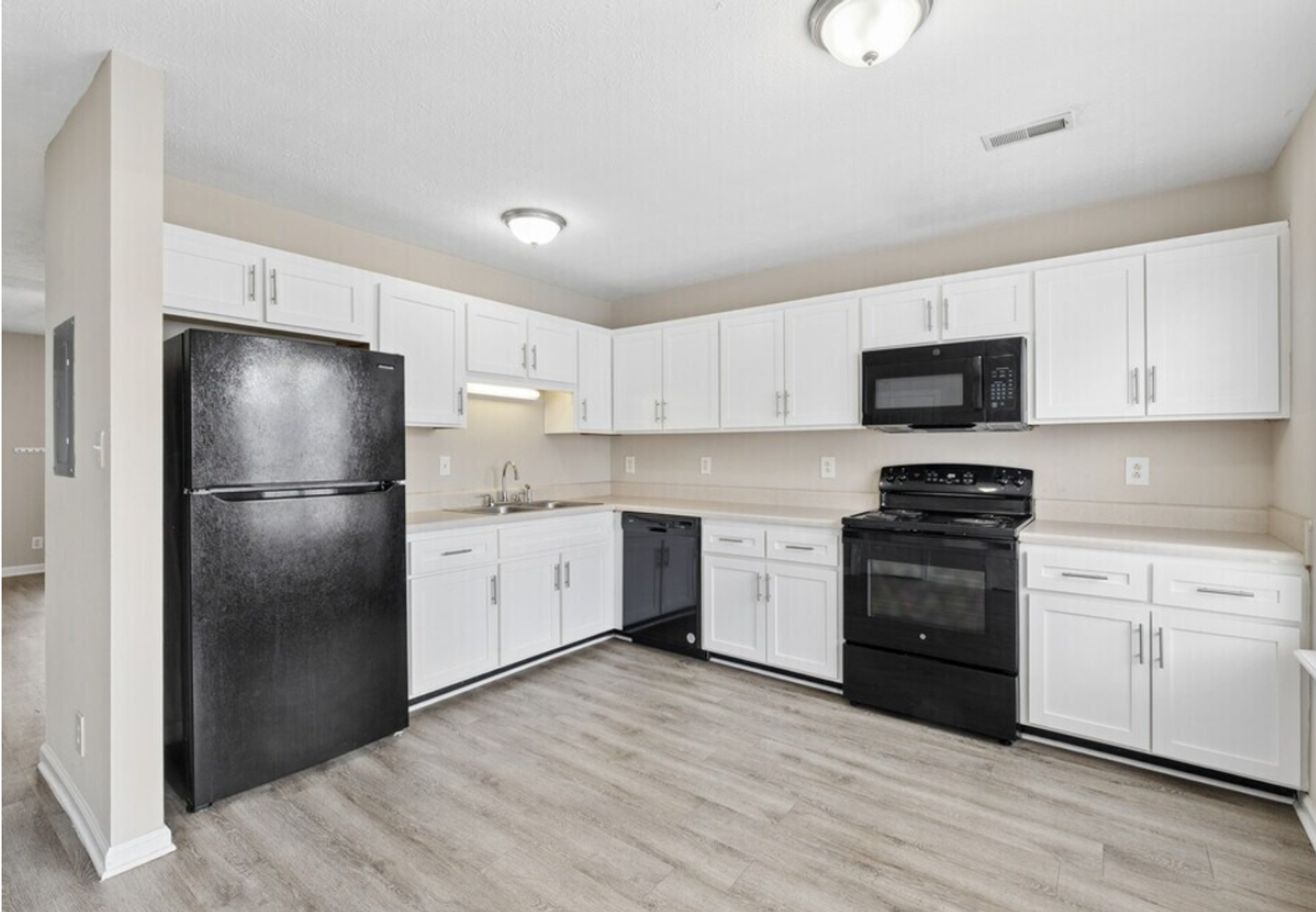 Clarksville Apartment: 550 New south Drive