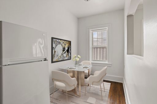 Studio Apartment, Third Floor! – photo 1