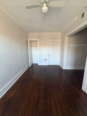 Charming Studio Apartment in a 51‑Unit Historic Building – photo 1