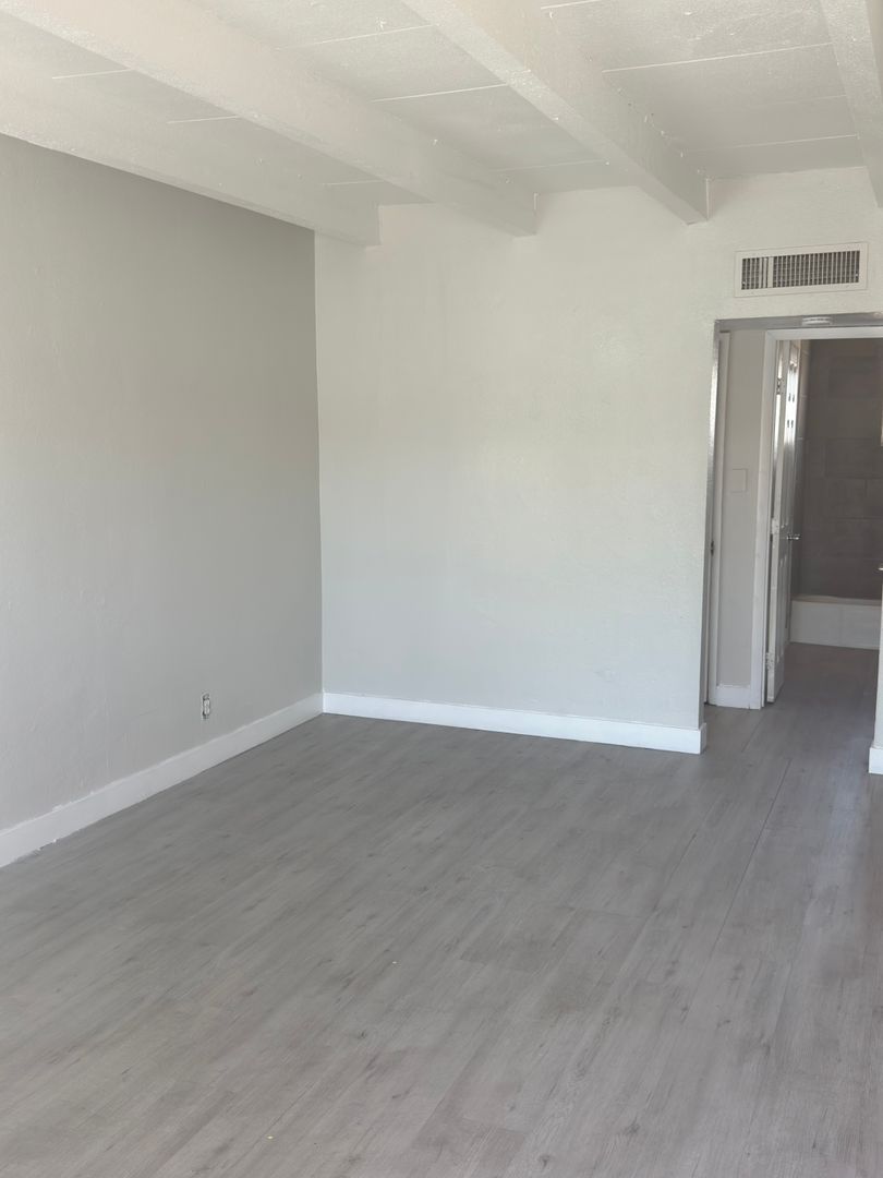 Las Vegas Apartment: 216 W Philadelphia Ave